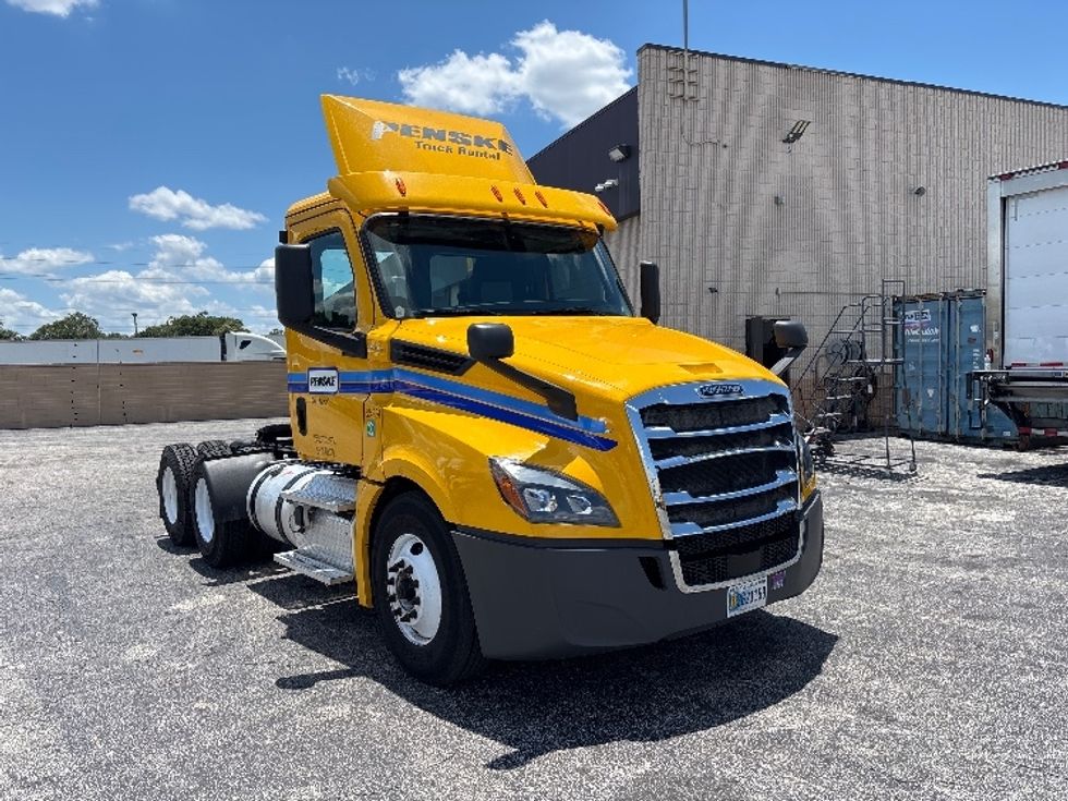 Day Cab Tractor-Heavy Duty Tractors-Freightliner-2019-T12664ST-Ocala-FL-362,614\n\t\tmiles-$ 45,750 - Image 1
