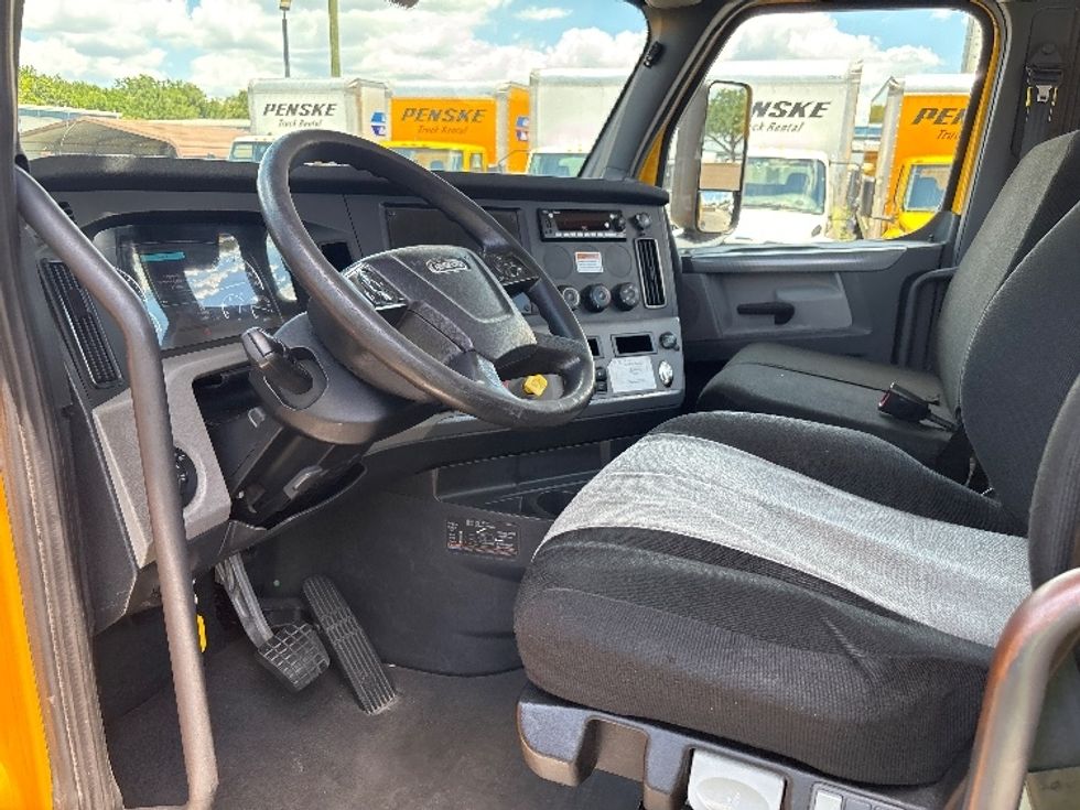 Day Cab Tractor-Heavy Duty Tractors-Freightliner-2019-T12664ST-Ocala-FL-362,614\n\t\tmiles-$ 45,750 - Image 10