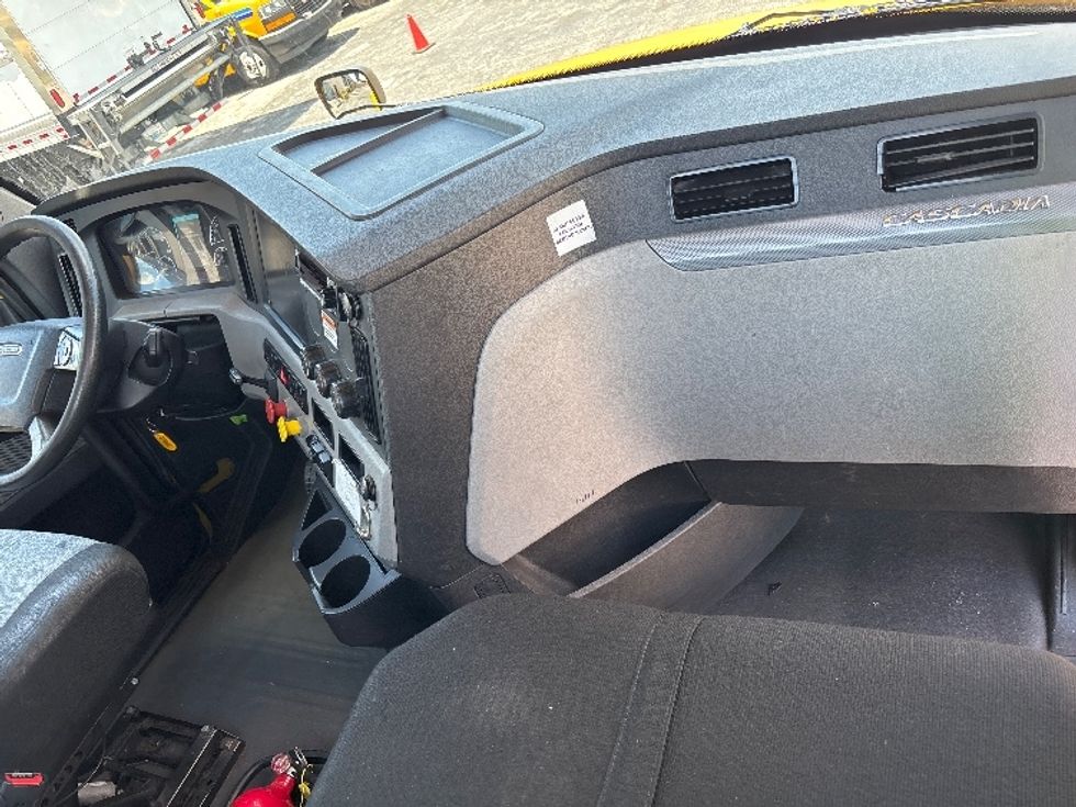 Day Cab Tractor-Heavy Duty Tractors-Freightliner-2019-T12664ST-Ocala-FL-362,614\n\t\tmiles-$ 45,750 - Image 13