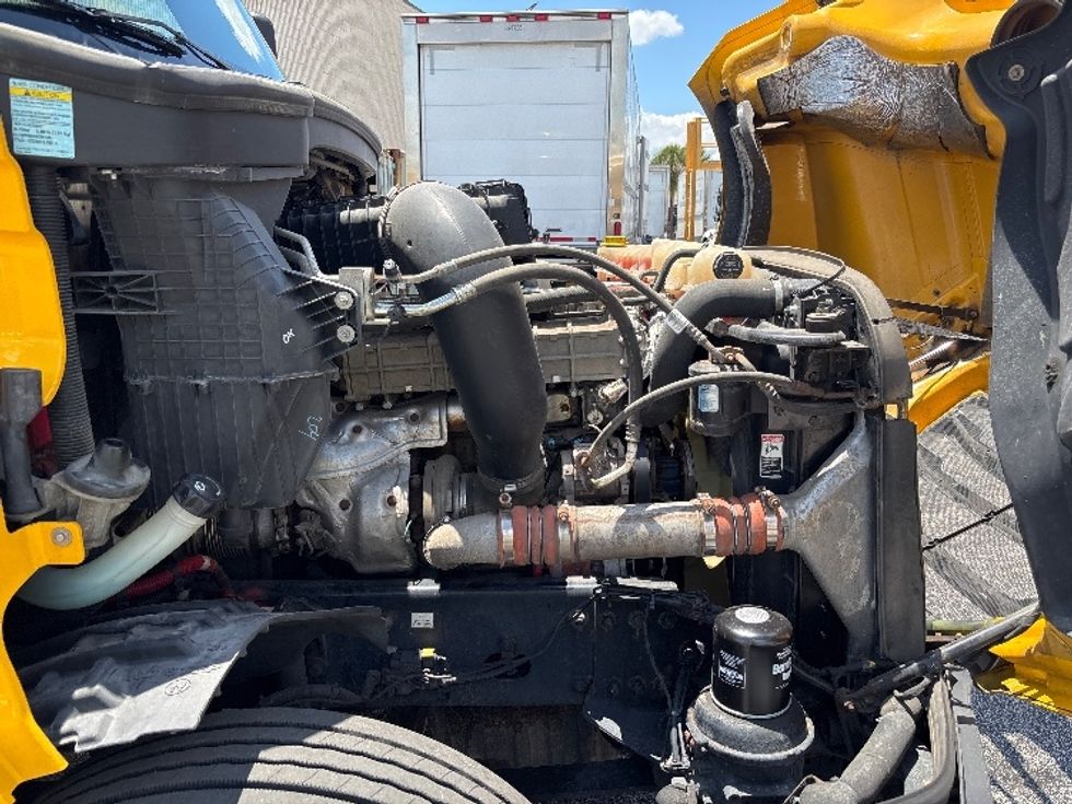 Day Cab Tractor-Heavy Duty Tractors-Freightliner-2019-T12664ST-Ocala-FL-362,614\n\t\tmiles-$ 45,750 - Image 15