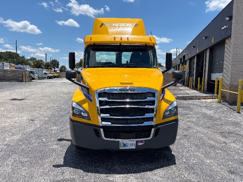 Day Cab Tractor-Heavy Duty Tractors-Freightliner-2019-T12664ST-Ocala-FL-362,614\n\t\tmiles-$ 45,750 - Image 2