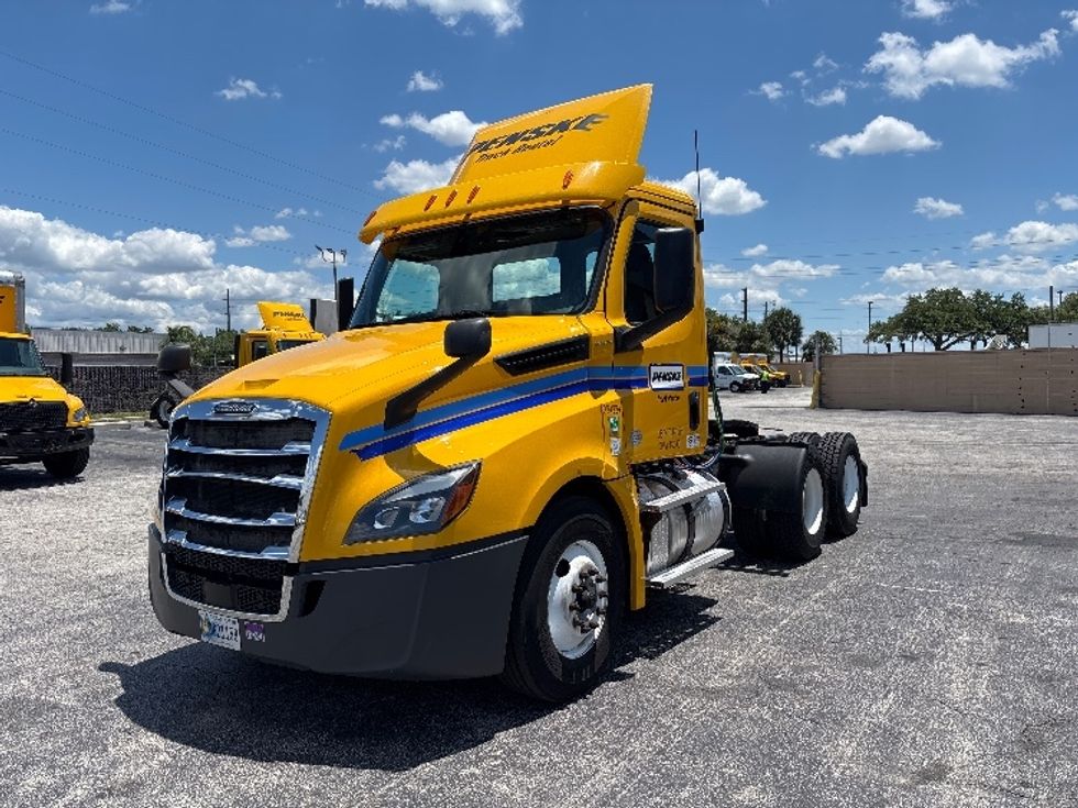 Day Cab Tractor-Heavy Duty Tractors-Freightliner-2019-T12664ST-Ocala-FL-362,614\n\t\tmiles-$ 45,750 - Image 3