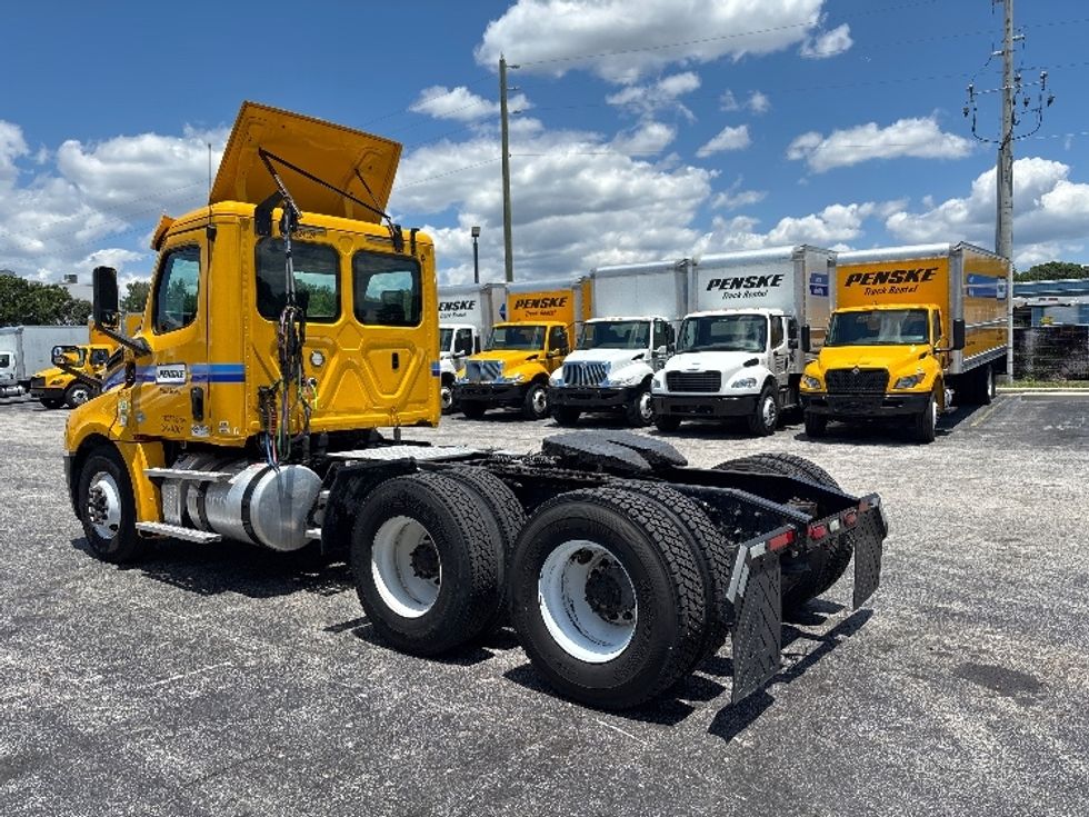 Day Cab Tractor-Heavy Duty Tractors-Freightliner-2019-T12664ST-Ocala-FL-362,614\n\t\tmiles-$ 45,750 - Image 5