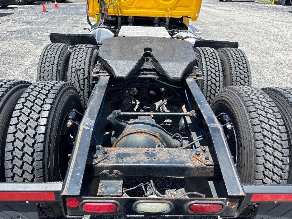 Day Cab Tractor-Heavy Duty Tractors-Freightliner-2019-T12664ST-Ocala-FL-362,614\n\t\tmiles-$ 45,750 - Image 6