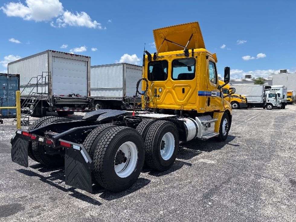 Day Cab Tractor-Heavy Duty Tractors-Freightliner-2019-T12664ST-Ocala-FL-362,614\n\t\tmiles-$ 45,750 - Image 7