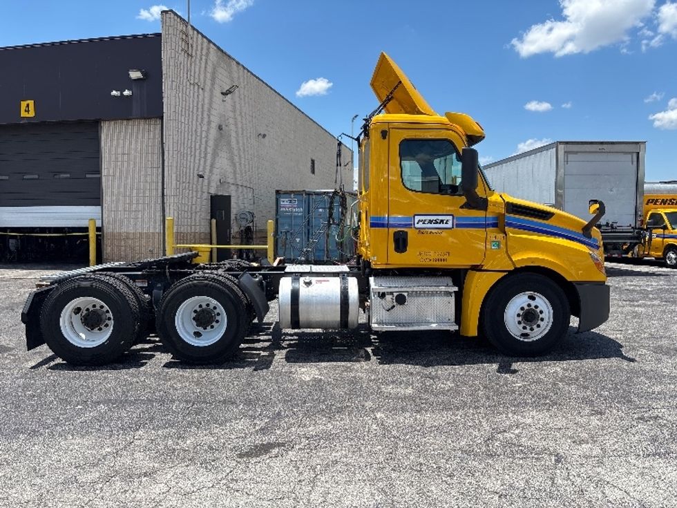 Day Cab Tractor-Heavy Duty Tractors-Freightliner-2019-T12664ST-Ocala-FL-362,614\n\t\tmiles-$ 45,750 - Image 8