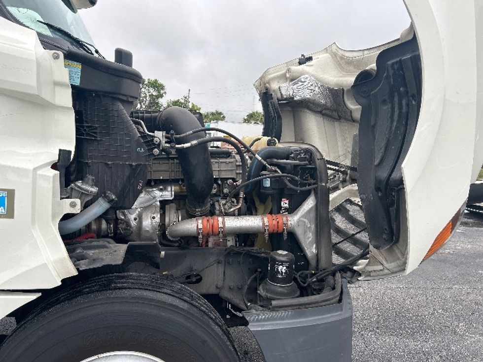 Day Cab Tractor-Heavy Duty Tractors-Freightliner-2019-T12664ST-Ocala-FL-374,180\n\t\tmiles-$ 42,750 - Image 15