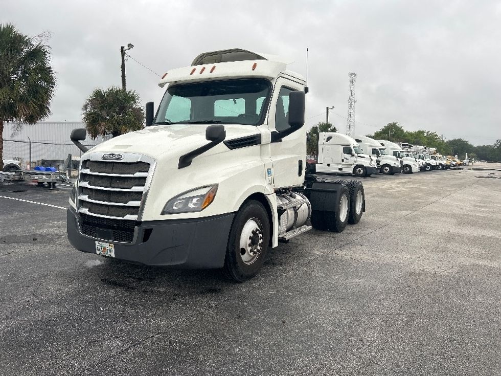 Day Cab Tractor-Heavy Duty Tractors-Freightliner-2019-T12664ST-Ocala-FL-374,180\n\t\tmiles-$ 42,750 - Image 3