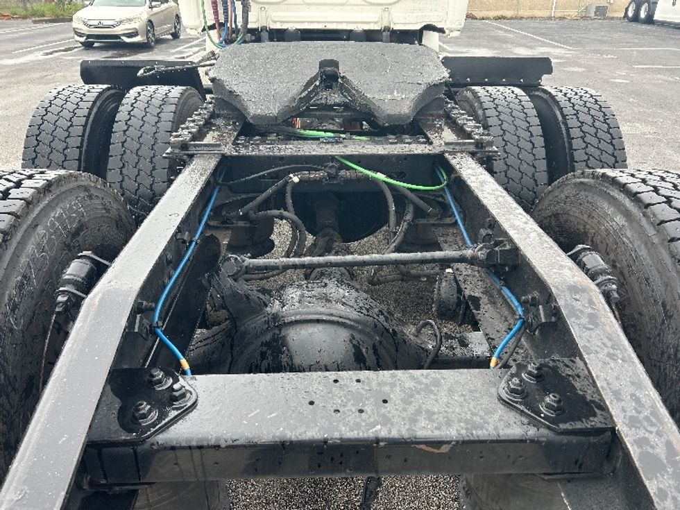 Day Cab Tractor-Heavy Duty Tractors-Freightliner-2019-T12664ST-Ocala-FL-374,180\n\t\tmiles-$ 42,750 - Image 6