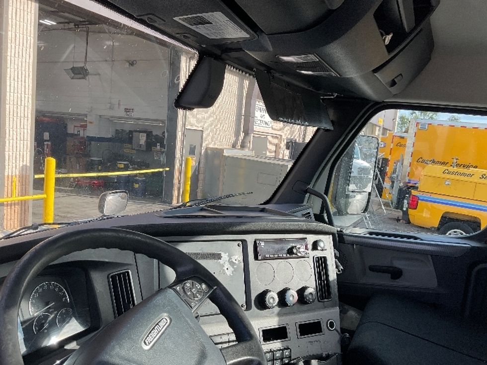 Day Cab Tractor-Heavy Duty Tractors-Freightliner-2019-T12664ST-Ocala-FL-519,911\n\t\tmiles-$ 40,500 - Image 10