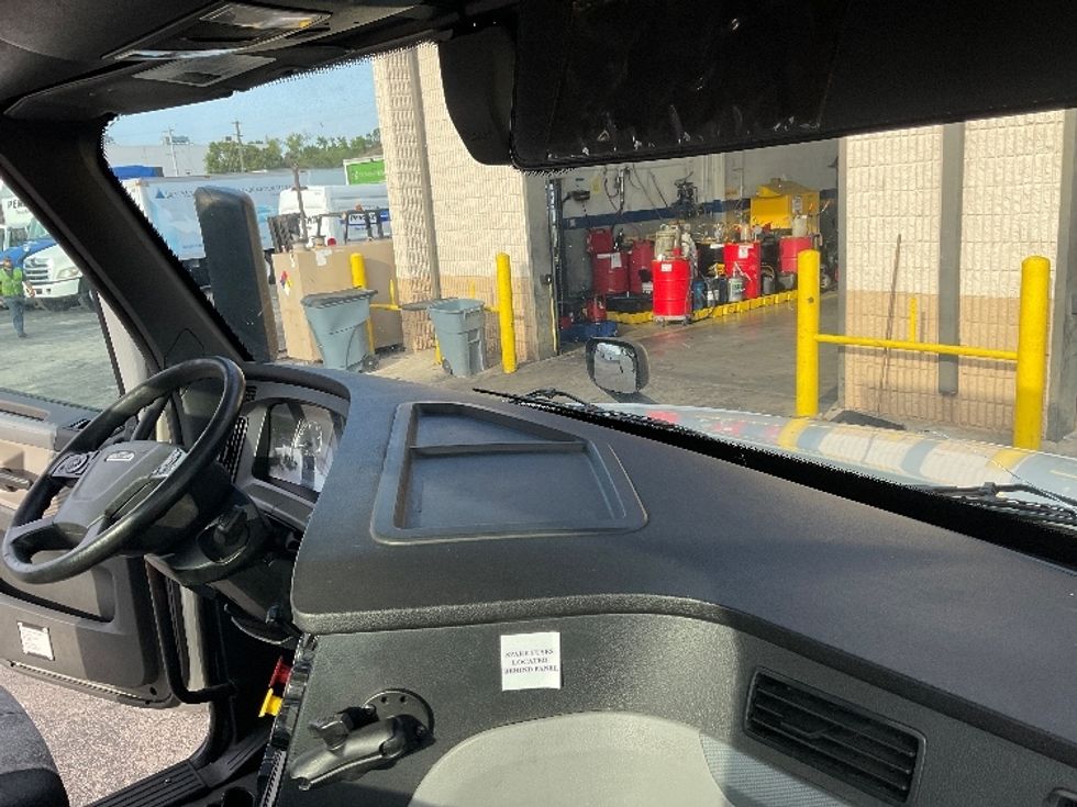 Day Cab Tractor-Heavy Duty Tractors-Freightliner-2019-T12664ST-Ocala-FL-519,911\n\t\tmiles-$ 40,500 - Image 13