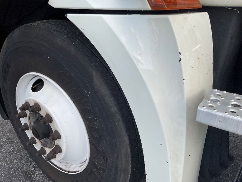 Day Cab Tractor-Heavy Duty Tractors-Freightliner-2019-T12664ST-Ocala-FL-519,911\n\t\tmiles-$ 40,500 - Image 18