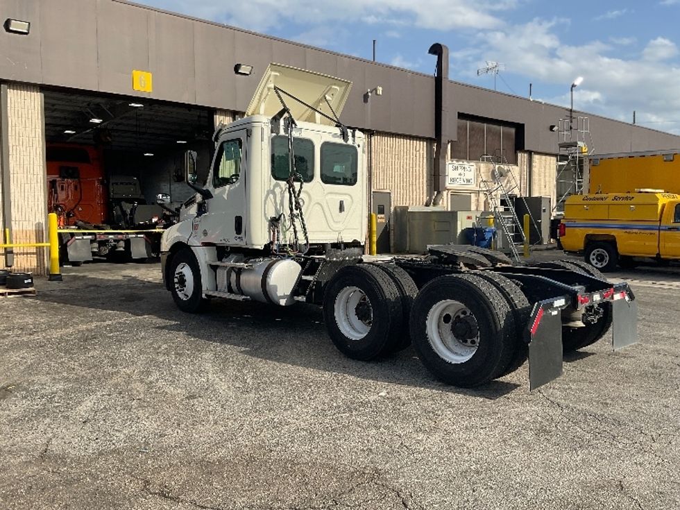 Day Cab Tractor-Heavy Duty Tractors-Freightliner-2019-T12664ST-Ocala-FL-519,911\n\t\tmiles-$ 40,500 - Image 5