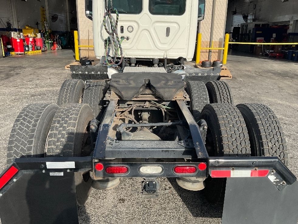 Day Cab Tractor-Heavy Duty Tractors-Freightliner-2019-T12664ST-Ocala-FL-519,911\n\t\tmiles-$ 40,500 - Image 6