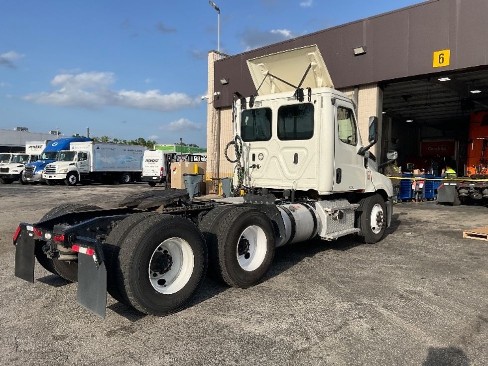 Day Cab Tractor-Heavy Duty Tractors-Freightliner-2019-T12664ST-Ocala-FL-519,911\n\t\tmiles-$ 40,500 - Image 7