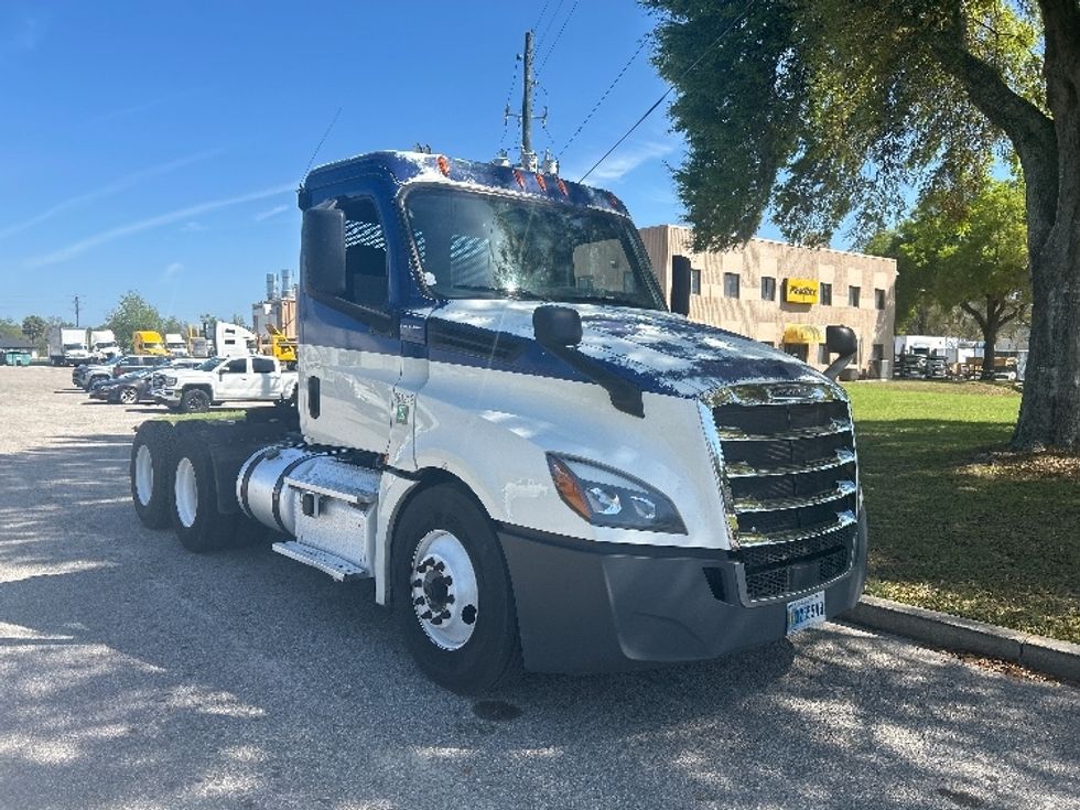Day Cab Tractor-Heavy Duty Tractors-Freightliner-2019-T12664ST-Ocala-FL-670,382\n\t\tmiles-$ 22,250 - Image 1