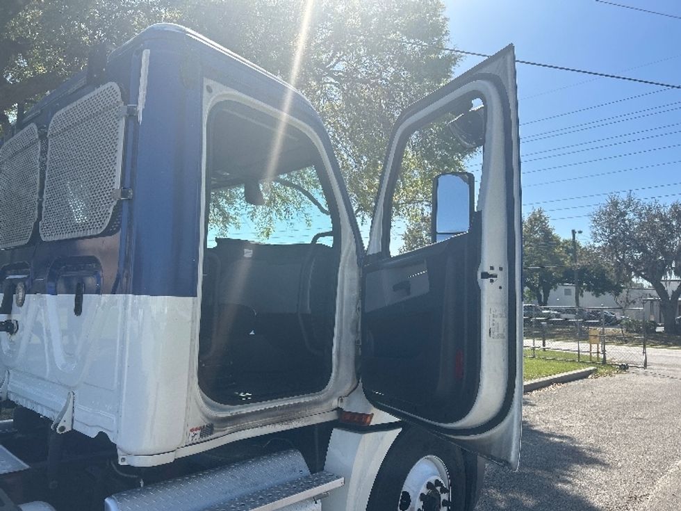 Day Cab Tractor-Heavy Duty Tractors-Freightliner-2019-T12664ST-Ocala-FL-670,382\n\t\tmiles-$ 22,250 - Image 12