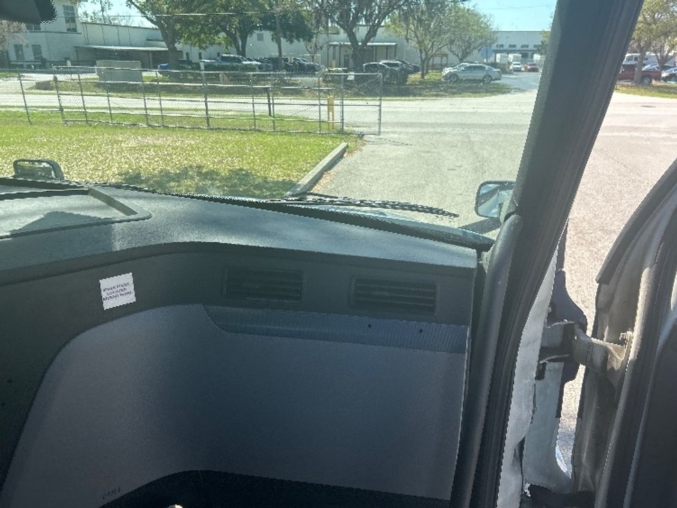 Day Cab Tractor-Heavy Duty Tractors-Freightliner-2019-T12664ST-Ocala-FL-670,382\n\t\tmiles-$ 22,250 - Image 13