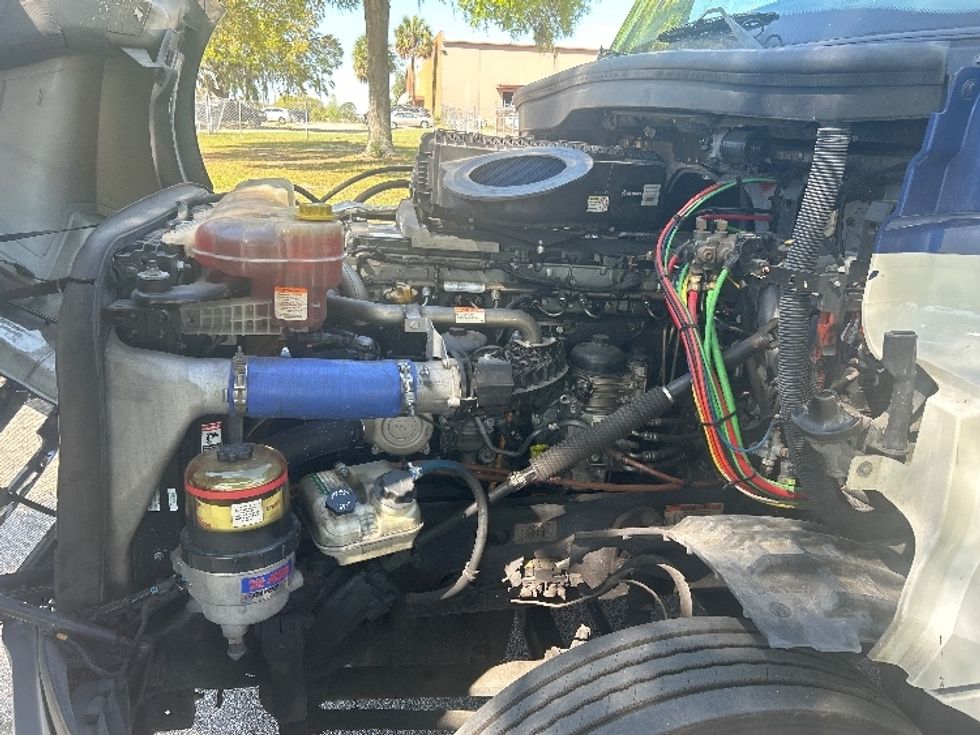 Day Cab Tractor-Heavy Duty Tractors-Freightliner-2019-T12664ST-Ocala-FL-670,382\n\t\tmiles-$ 22,250 - Image 16