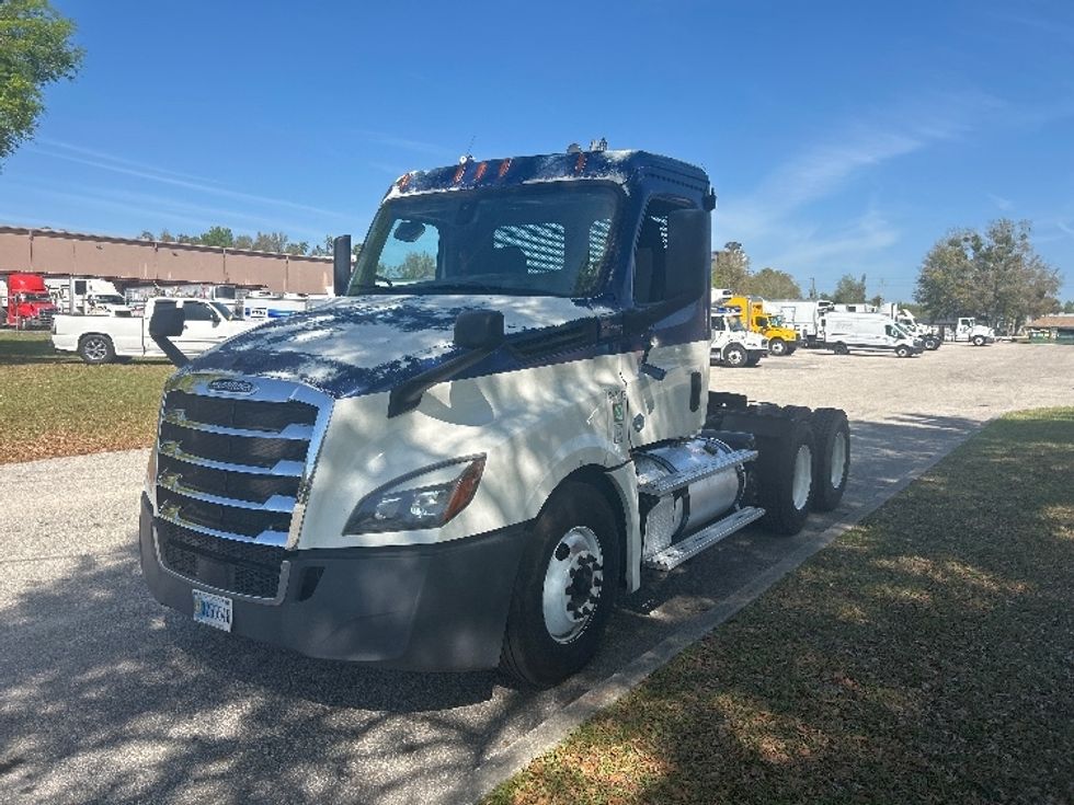 Day Cab Tractor-Heavy Duty Tractors-Freightliner-2019-T12664ST-Ocala-FL-670,382\n\t\tmiles-$ 22,250 - Image 3