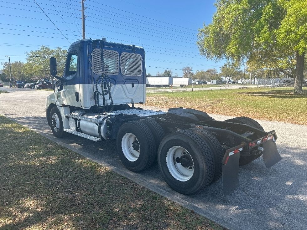 Day Cab Tractor-Heavy Duty Tractors-Freightliner-2019-T12664ST-Ocala-FL-670,382\n\t\tmiles-$ 22,250 - Image 5