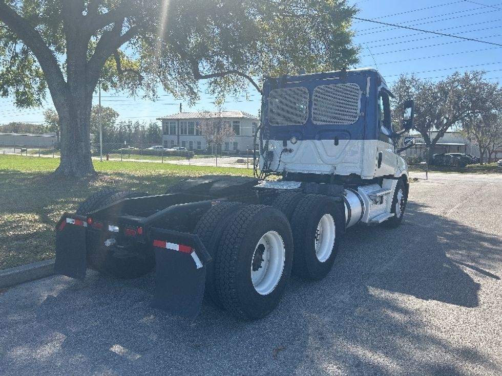 Day Cab Tractor-Heavy Duty Tractors-Freightliner-2019-T12664ST-Ocala-FL-670,382\n\t\tmiles-$ 22,250 - Image 7