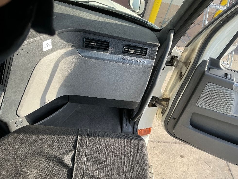 Day Cab Tractor-Heavy Duty Tractors-Freightliner-2019-T12664ST-Ogden-UT-231,411\n\t\tmiles-$ 52,500 - Image 13