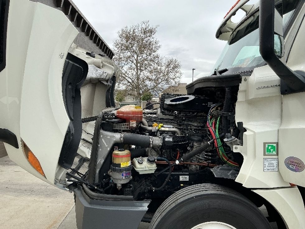 Day Cab Tractor-Heavy Duty Tractors-Freightliner-2019-T12664ST-Ogden-UT-231,411\n\t\tmiles-$ 52,500 - Image 16