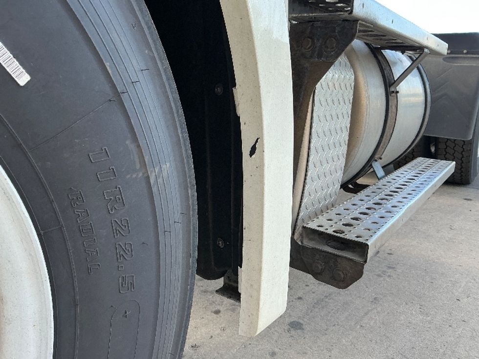 Day Cab Tractor-Heavy Duty Tractors-Freightliner-2019-T12664ST-Ogden-UT-231,411\n\t\tmiles-$ 52,500 - Image 18