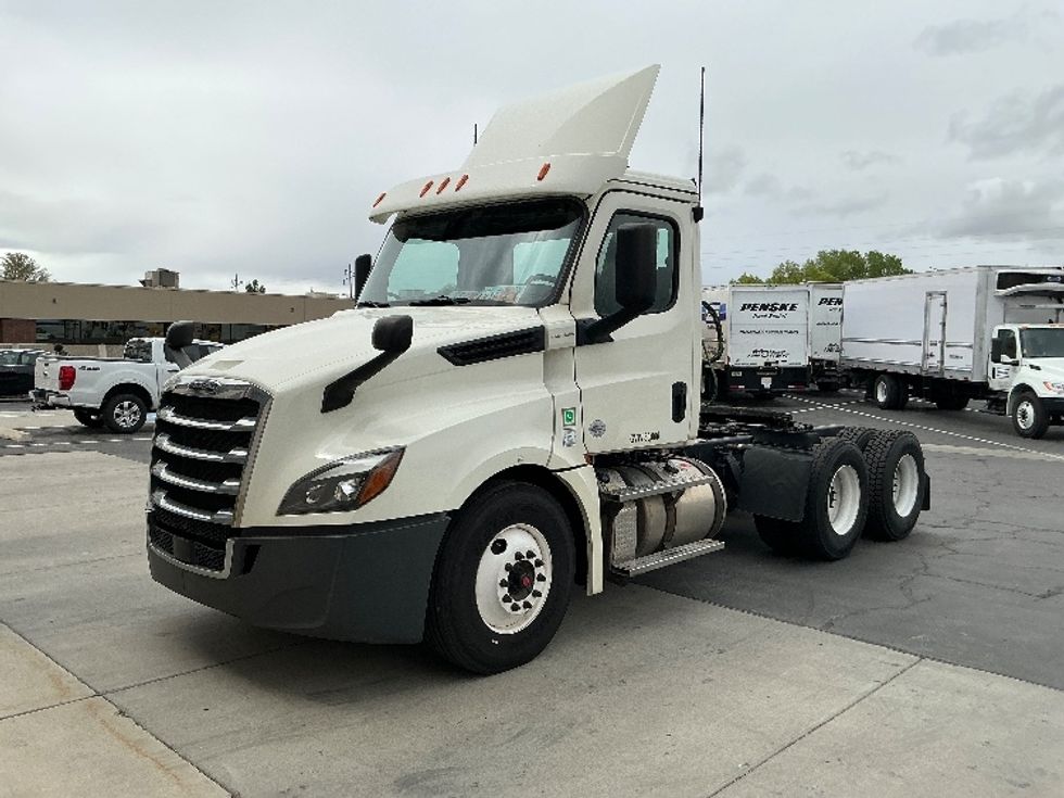 Day Cab Tractor-Heavy Duty Tractors-Freightliner-2019-T12664ST-Ogden-UT-231,411\n\t\tmiles-$ 52,500 - Image 3