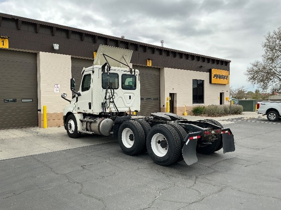 Day Cab Tractor-Heavy Duty Tractors-Freightliner-2019-T12664ST-Ogden-UT-231,411\n\t\tmiles-$ 52,500 - Image 5