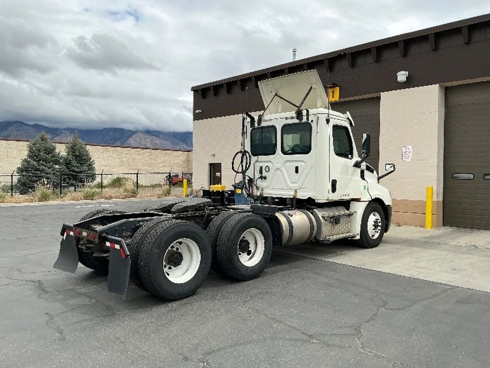 Day Cab Tractor-Heavy Duty Tractors-Freightliner-2019-T12664ST-Ogden-UT-231,411\n\t\tmiles-$ 52,500 - Image 7
