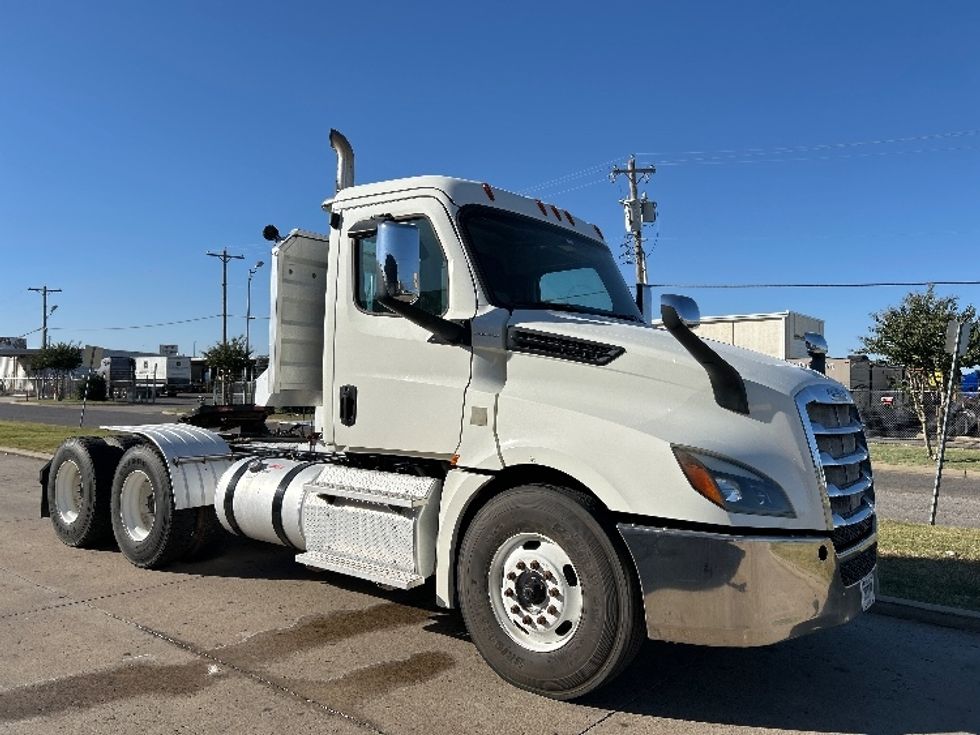Day Cab Tractor-Heavy Duty Tractors-Freightliner-2019-T12664ST-Oklahoma City-OK-293,729\n\t\tmiles-$ 56,000 - Image 1