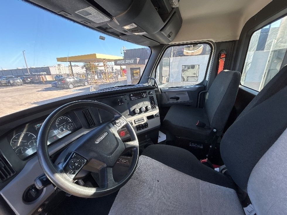 Day Cab Tractor-Heavy Duty Tractors-Freightliner-2019-T12664ST-Oklahoma City-OK-293,729\n\t\tmiles-$ 56,000 - Image 10