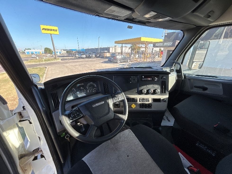 Day Cab Tractor-Heavy Duty Tractors-Freightliner-2019-T12664ST-Oklahoma City-OK-293,729\n\t\tmiles-$ 56,000 - Image 11