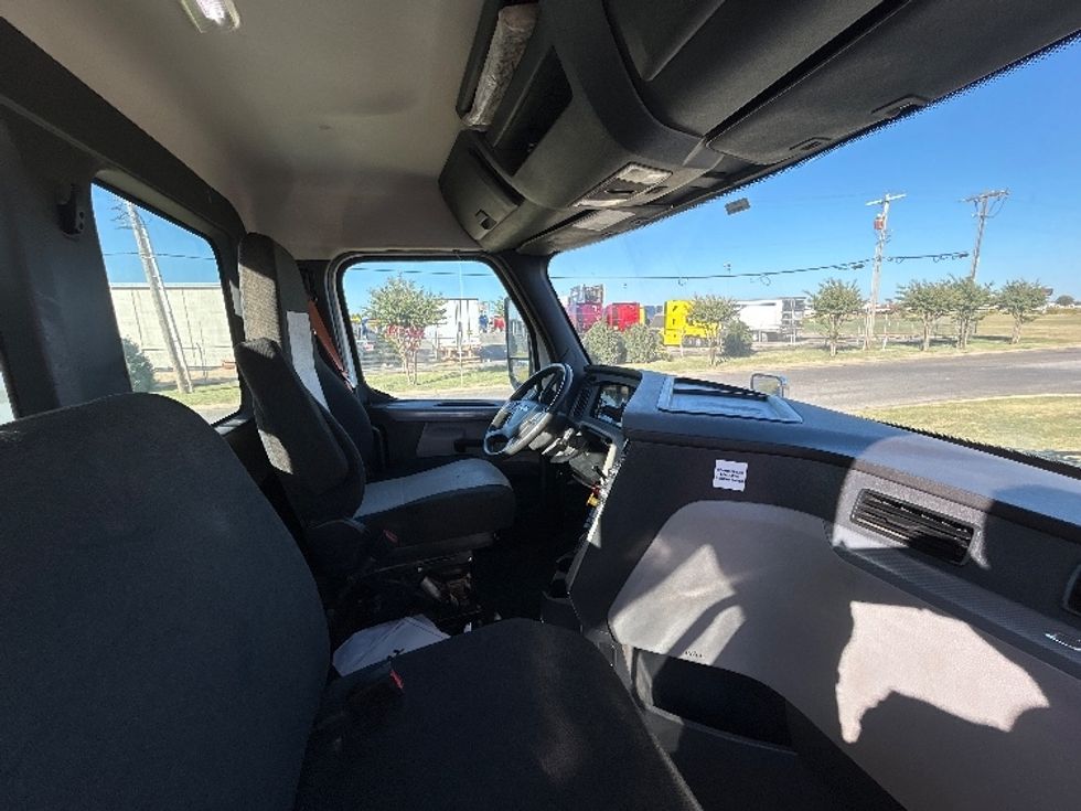 Day Cab Tractor-Heavy Duty Tractors-Freightliner-2019-T12664ST-Oklahoma City-OK-293,729\n\t\tmiles-$ 56,000 - Image 14