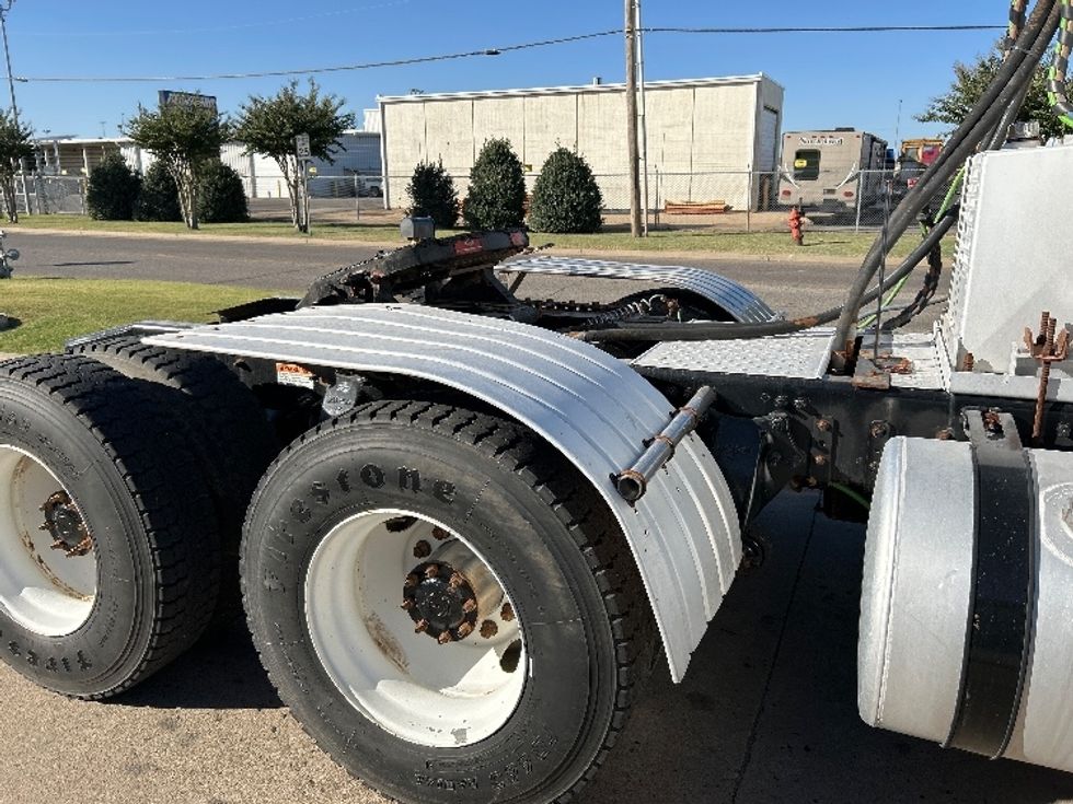 Day Cab Tractor-Heavy Duty Tractors-Freightliner-2019-T12664ST-Oklahoma City-OK-293,729\n\t\tmiles-$ 56,000 - Image 18