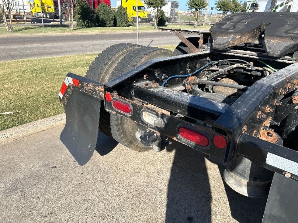 Day Cab Tractor-Heavy Duty Tractors-Freightliner-2019-T12664ST-Oklahoma City-OK-293,729\n\t\tmiles-$ 56,000 - Image 19