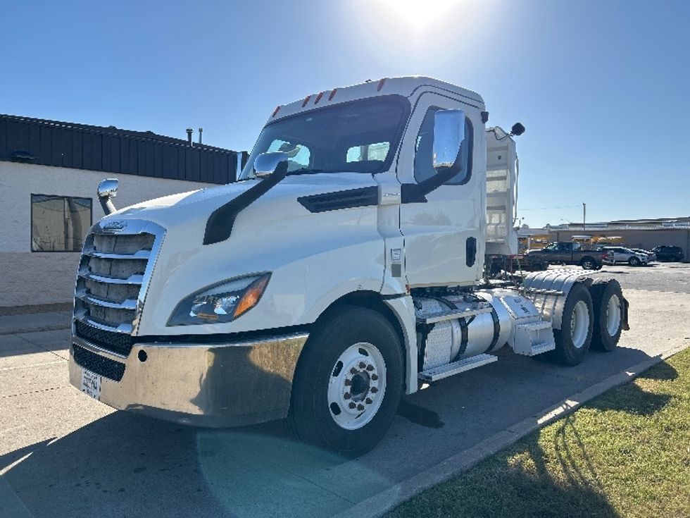 Day Cab Tractor-Heavy Duty Tractors-Freightliner-2019-T12664ST-Oklahoma City-OK-293,729\n\t\tmiles-$ 56,000 - Image 3