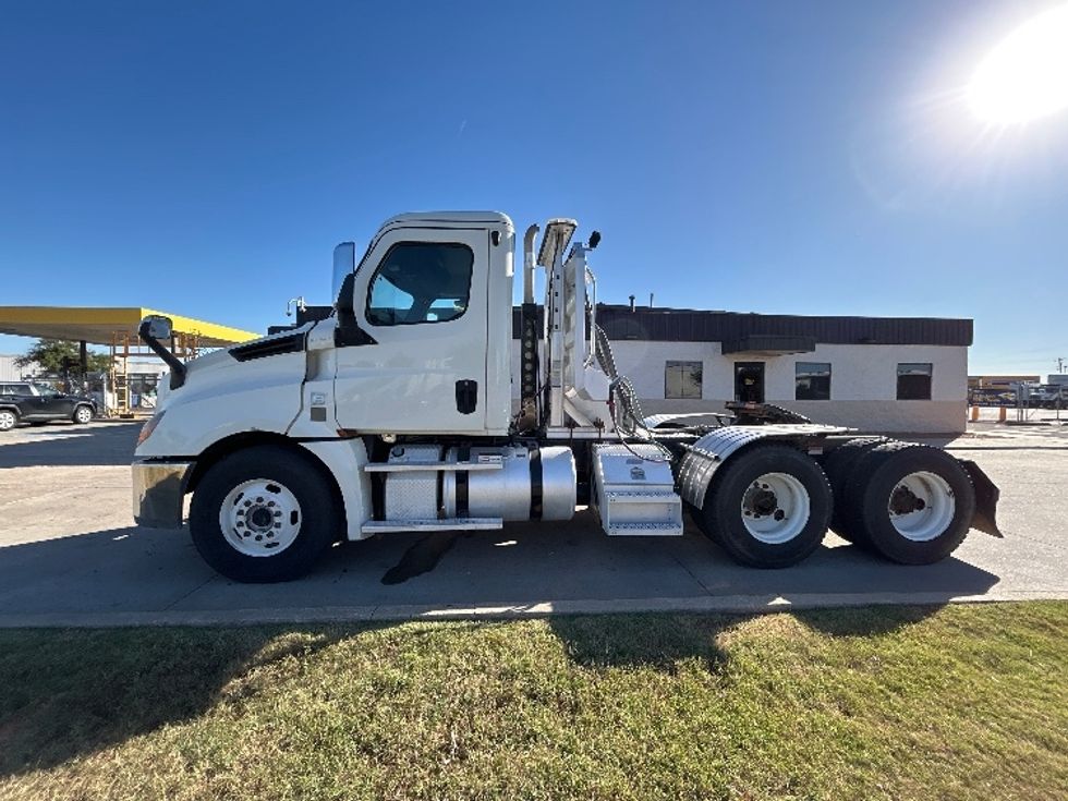 Day Cab Tractor-Heavy Duty Tractors-Freightliner-2019-T12664ST-Oklahoma City-OK-293,729\n\t\tmiles-$ 56,000 - Image 4