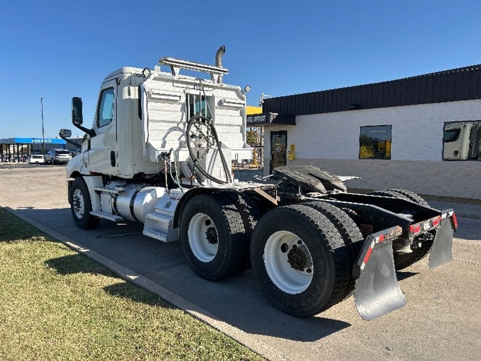 Day Cab Tractor-Heavy Duty Tractors-Freightliner-2019-T12664ST-Oklahoma City-OK-293,729\n\t\tmiles-$ 56,000 - Image 5