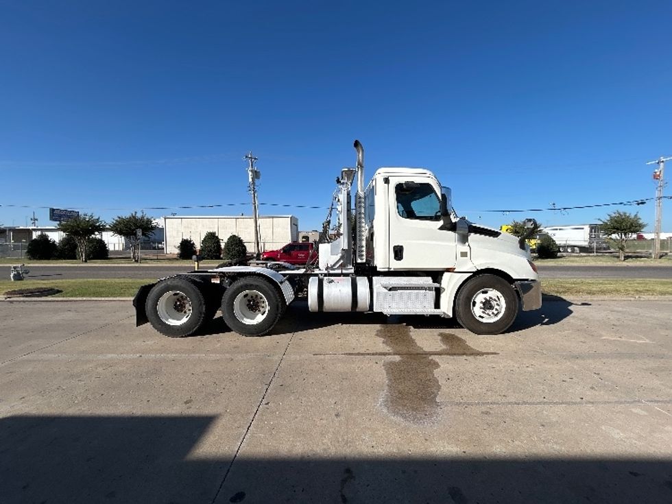 Day Cab Tractor-Heavy Duty Tractors-Freightliner-2019-T12664ST-Oklahoma City-OK-293,729\n\t\tmiles-$ 56,000 - Image 8