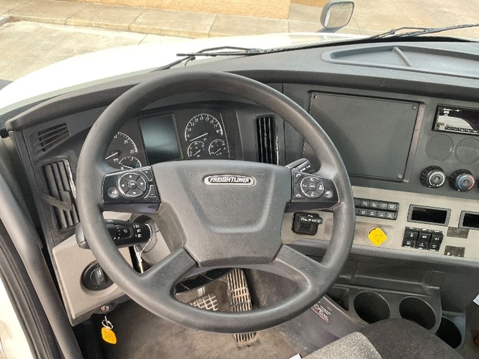 Day Cab Tractor-Heavy Duty Tractors-Freightliner-2019-T12664ST-Oklahoma City-OK-555,082\n\t\tmiles-$ 43,000 - Image 11