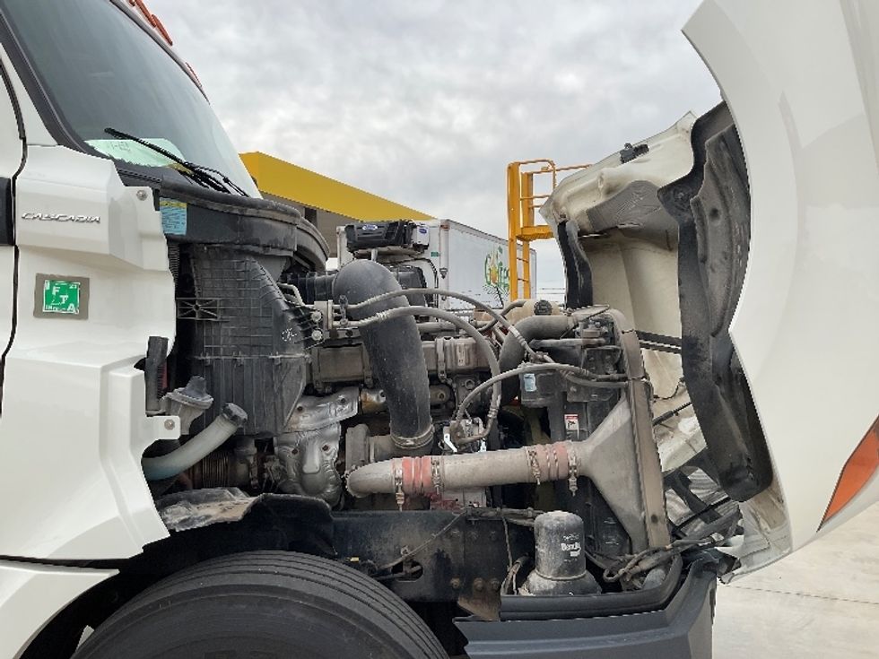 Day Cab Tractor-Heavy Duty Tractors-Freightliner-2019-T12664ST-Oklahoma City-OK-555,082\n\t\tmiles-$ 43,000 - Image 15