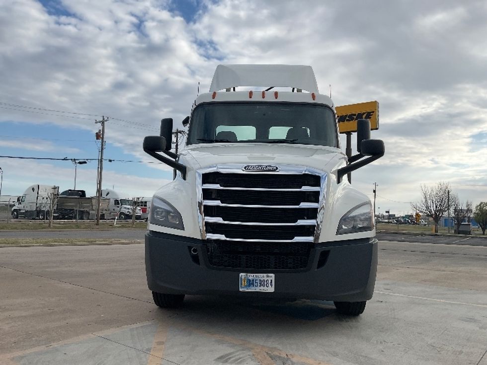 Day Cab Tractor-Heavy Duty Tractors-Freightliner-2019-T12664ST-Oklahoma City-OK-555,082\n\t\tmiles-$ 43,000 - Image 2