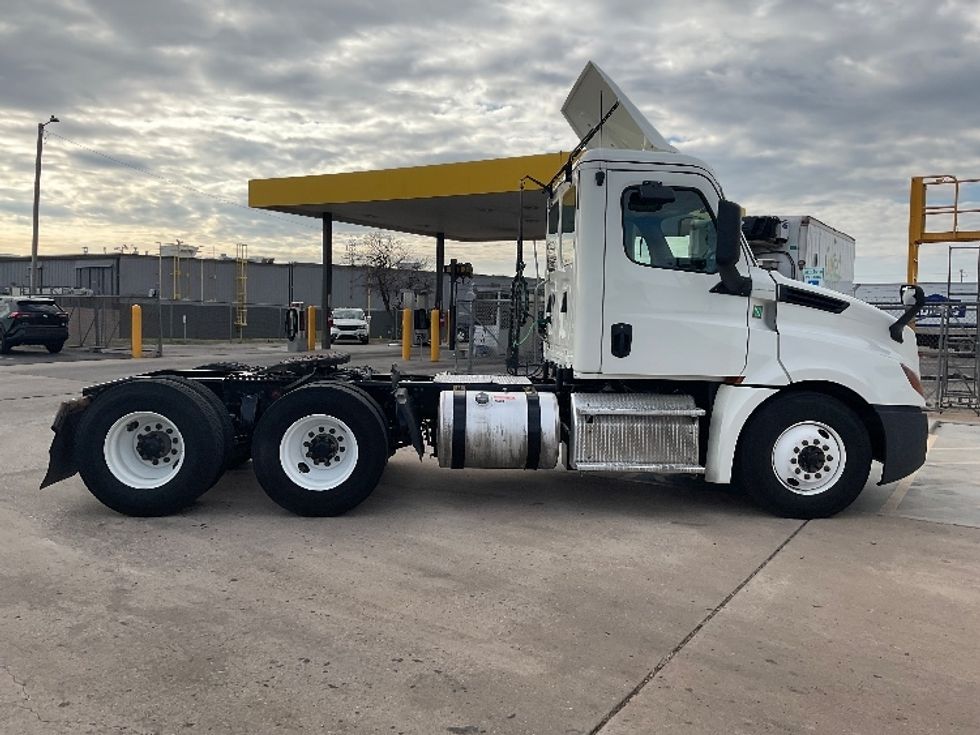 Day Cab Tractor-Heavy Duty Tractors-Freightliner-2019-T12664ST-Oklahoma City-OK-555,082\n\t\tmiles-$ 43,000 - Image 8