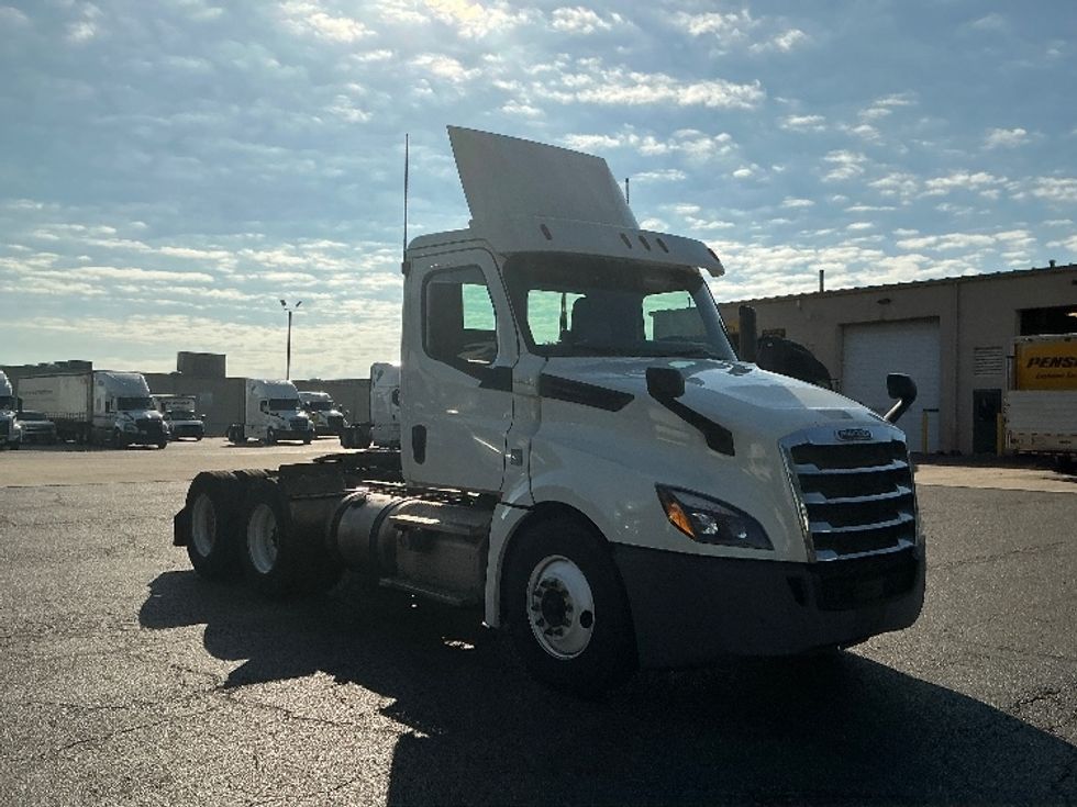 Day Cab Tractor-Heavy Duty Tractors-Freightliner-2019-T12664ST-Olive Branch-MS-590,524\n\t\tmiles-$ 31,750 - Image 1