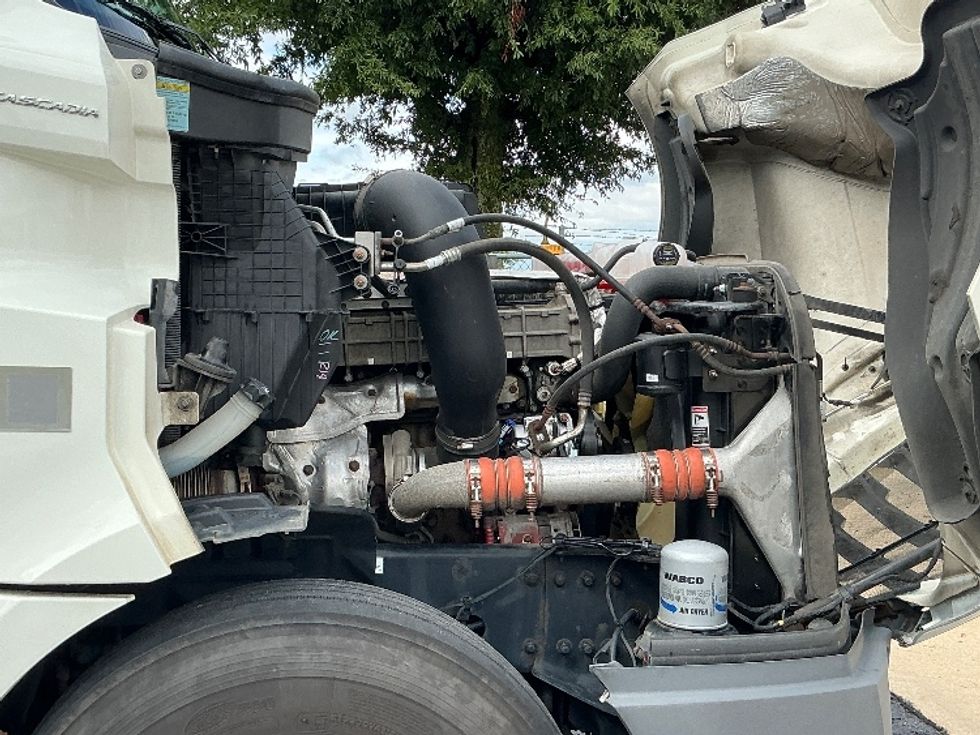 Day Cab Tractor-Heavy Duty Tractors-Freightliner-2019-T12664ST-Olive Branch-MS-590,524\n\t\tmiles-$ 31,750 - Image 15