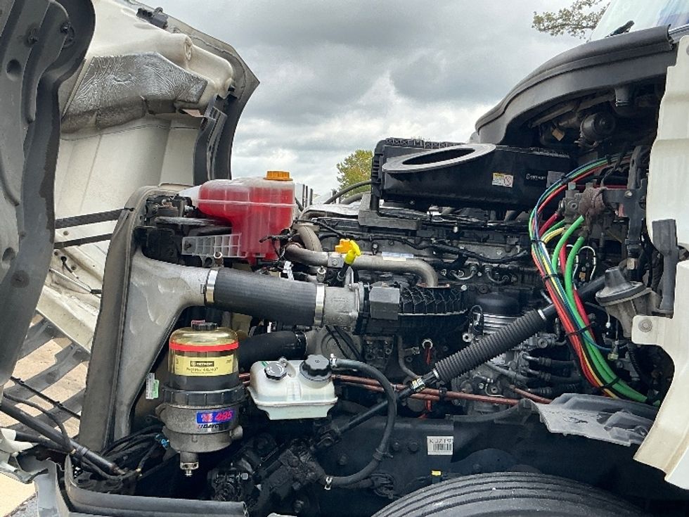 Day Cab Tractor-Heavy Duty Tractors-Freightliner-2019-T12664ST-Olive Branch-MS-590,524\n\t\tmiles-$ 31,750 - Image 16