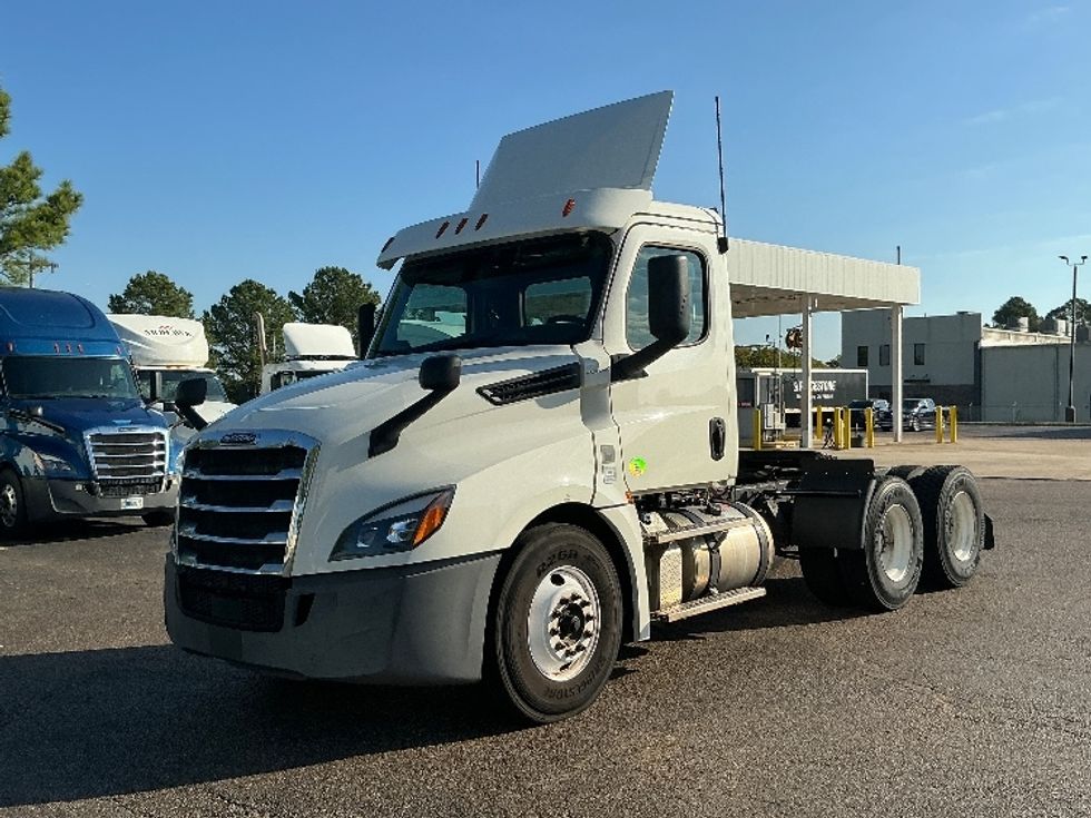 Day Cab Tractor-Heavy Duty Tractors-Freightliner-2019-T12664ST-Olive Branch-MS-590,524\n\t\tmiles-$ 31,750 - Image 3